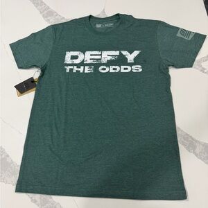 Bravo Actual Green DEFY THE ODDS Graphic Men's Crew Neck T-Shirt Size M